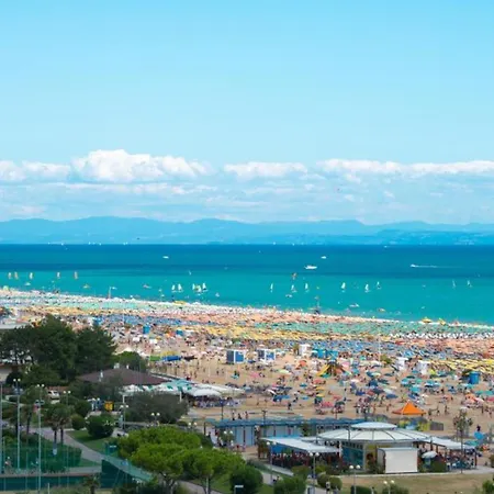 Enjoy The Breeze In Our Colorful Flat Apartamento
